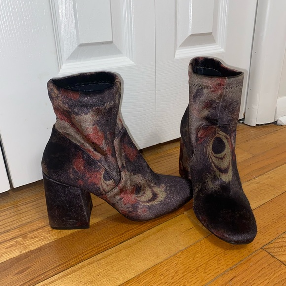 Velvet Feather Print Heel Booties - Picture 4 of 15